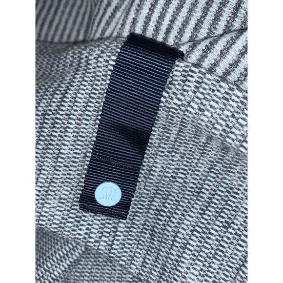 Nice Lululemon Vinyasa Snap Scarf wrap shawl Blue Perfect for travel Versatile - Picture 6 of 7